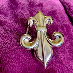 Avon Vintage Fleur De Lys Scarf Ring